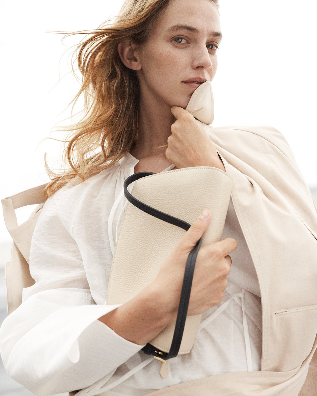 Clara Bag: Oat / Black with Gold